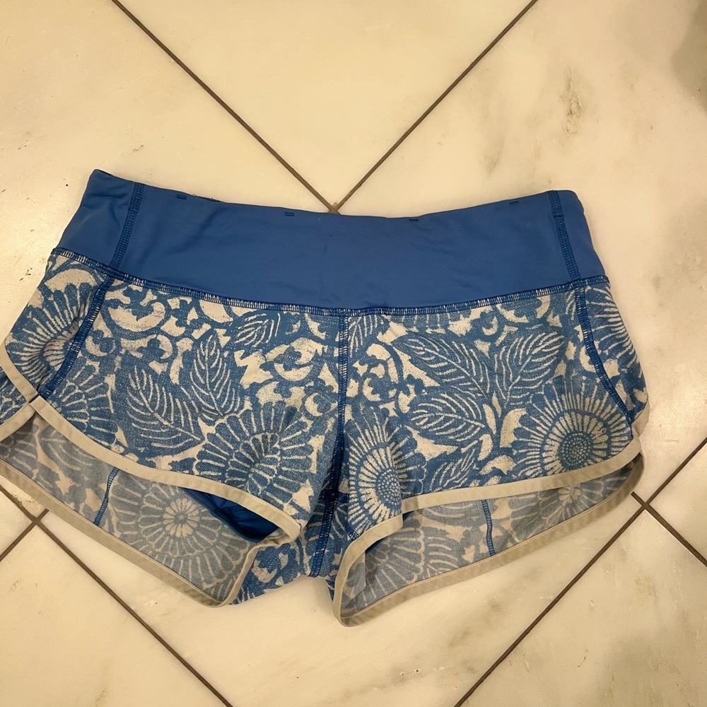 Lulu shorts size 2. Speed up style
